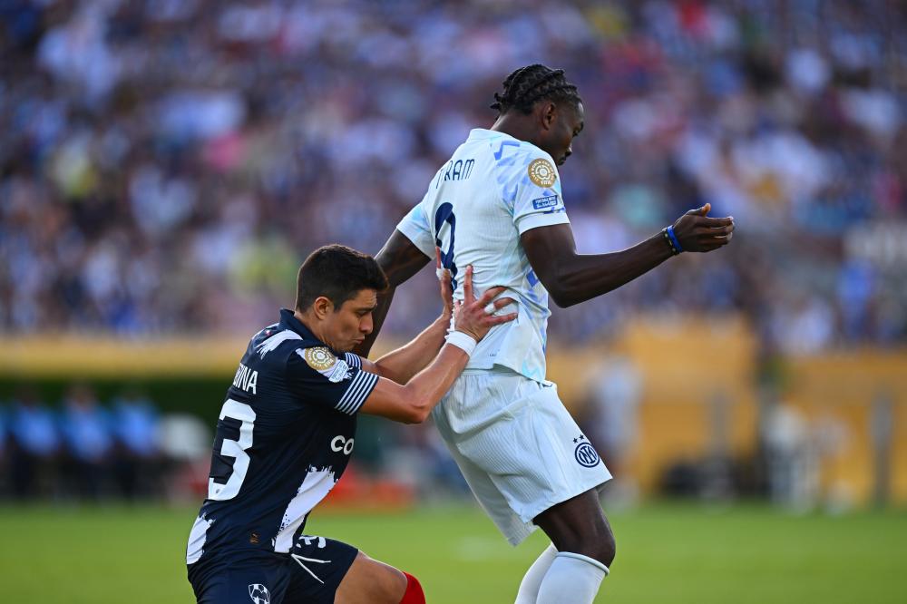 图片报：基米希在加练角球，本赛季他利用角球已送出四次助攻