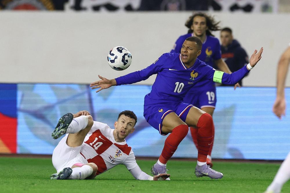 中甲半场：安以恩笑纳对方门将大礼，辽宁铁人暂1-0佛山南狮